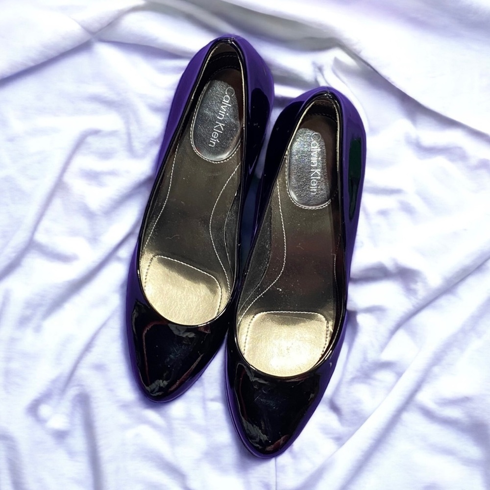 Calvin Klein “Olive” pumps - black patent leather - size 8